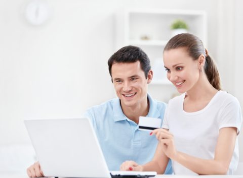 couple applying for a debt consolidation loan