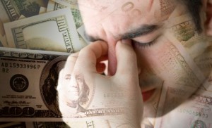 man looking stressed hombre estresado