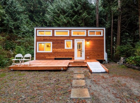 una casita en el bosque