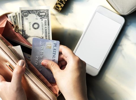 Cómo limpiar con los puntos de las tarjetas de crédito